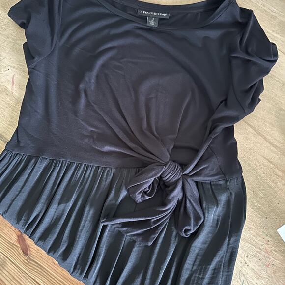 NWOT- A Pea In the Pod Maternity tie front Tee - Small - Picture 1 of 3
